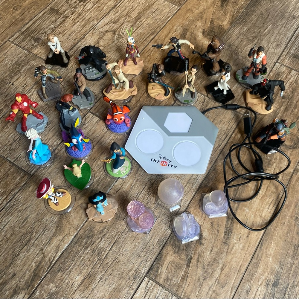 Disney Infinity Game Bundle Star Wars Marvel Disney Princess Nemo Game Lot